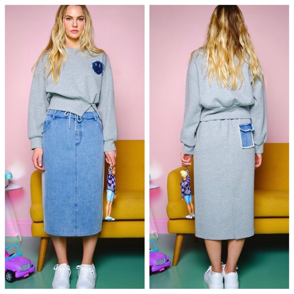 34 Smile Denim Patch Crop Sweatshirt - Picture 1 of 4